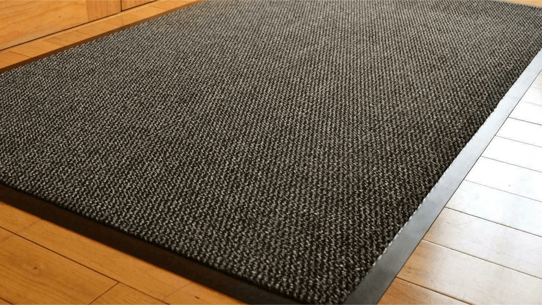 entrance mat with dirt-trapping systems